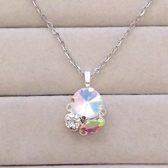 White Opal + Aurora Borealis Rivoli Crystal Silver Pendant Drop Necklace - Picture 4 of 9